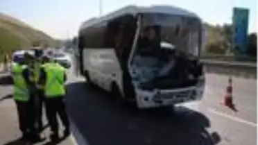 Son dakika haberleri | Kocaeli'de işçi midibüsü, kamyona çarptı: 13 yaralı