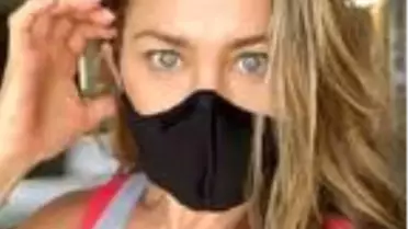 ABD'li oyuncu Jennifer Aniston'dan maske uyarısı