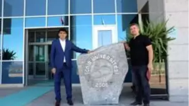 Kaya Tuzuna Iğdır Üniversitesinin logosu işlendi