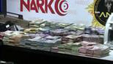 Bataklık Operasyonu çerçevesinde Ankara Narkotik ele geçirilen malzemeleri sergiledi