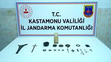 Jandarma ekiplerince durdurulan araçtan tarihi eserler çıktı