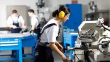 Coşkunöz Eğitim Vakfı, Meslek Edindirme Programı'nda ilklere imza atıyor