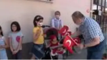 Mahalle muhtarından çocukları mutlu eden etkinlik