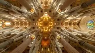 İspanya'da ünlü Sagrada Familia Bazilikası, salgında görev alanlar için yeniden açıldı