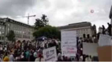 Brüksel'de başörtüsü yasağı protesto edildi