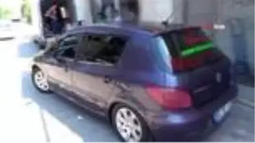 Eşinden ayrıldı, otomobiline 'Kaynanam Bediha'dan kurtuldum' yazdırdı