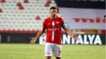 Podolski Trabzonspor karşısında yok