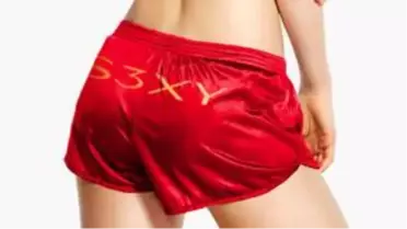 S3XY Yazılı Tesla Şortları Satışa Sunuldu!