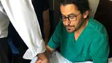 'Ölüm raporunda neden koronavirüs yazmıyor' diyen şahıs, başhekim yardımcısına saldırdı