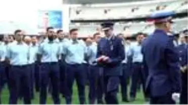 Yeni Zelanda'da görev sırasında öldürülen polis haka dansıyla uğurlandı