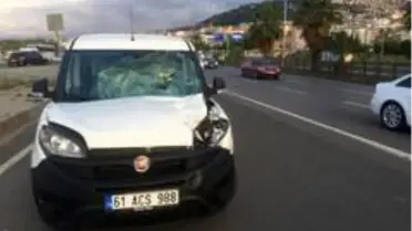 Hafif ticari araç yayaya çarptı: 1 ölü
