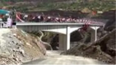 Türkiye'nin en yüksek köprüsü hizmete açıldı