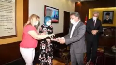 Vali Şıldak'tan Nüfus memurlarına çikolata ikramı