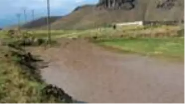 Van'da sel suları ekili alanlara zarar verdi