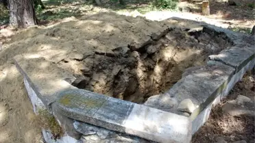 72 yıl önce ölen adamın mezarını altın bulmak için talan ettiler