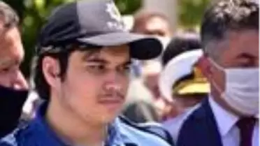 Şehit babasını, polis üniformasıyla son yolculuğa uğurladı