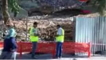 İzmir'de metro inşaatı sırasında bir iş yerinde hasar oluştu