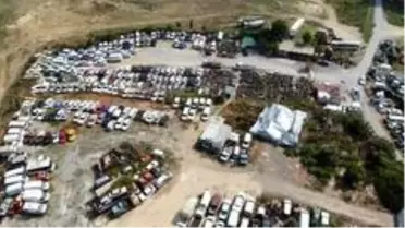 Yediemin otoparklarında milyonluk araçlar çürümeye terk edildi