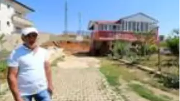 Elektrik faturalarından kurtulmak için evinin bahçesine güneş panelleri kurdu