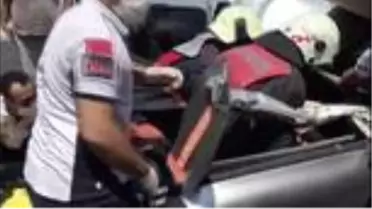 MERSİN Otomobil park halinde kamyonete çarptı 2 yaralı