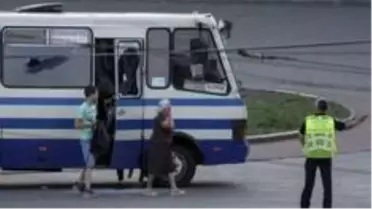 Ukrayna'da rehine krizi: Silahlı bir saldırgan otobüsteki 20 kişiyi rehin tutuyor
