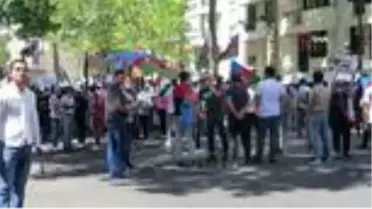 Azerbaycanlılardan Ermenistan'ın Paris Büyükelçiliği önünde protesto