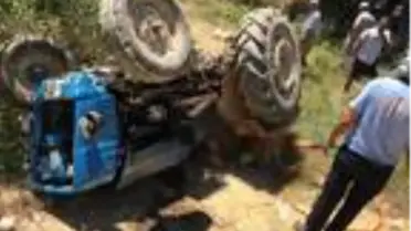 Traktörün altında kalan sürücü öldü