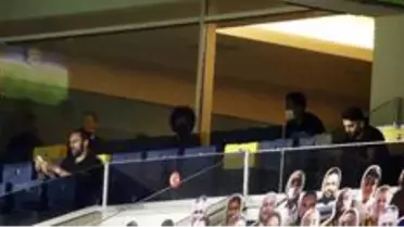 Gustavo, Vedat ve Jailson tribünde