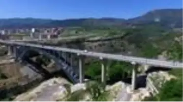 Köprüler, yürüyen merdivenler ve asansörler şehri