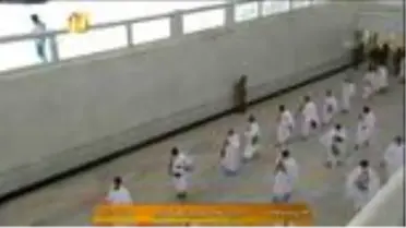 Hacı adayları, Kovid-19 önlemleri gölgesinde ilk tavaflarını yapıyor - MEKKE