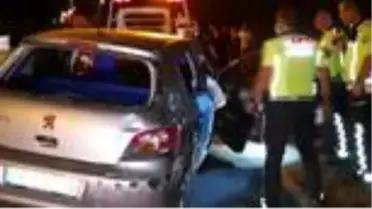 Sürücü ve arkadaşının camdan fırladığı kazada 2'si ağır 4 kişi yaralandı