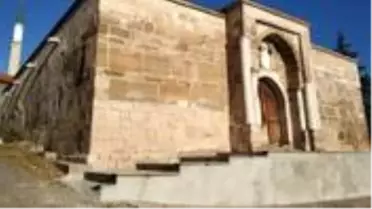 700 yıllık kervansarayda 'korsan' restorasyon yaptıran muhtar hakkında suç duyurusu