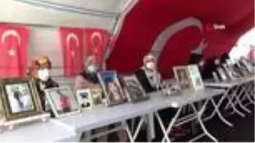 Herkes bayramı sevdikleri ile geçiriyor, onlar evlatlarından gelecek haberi bekliyor