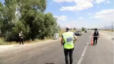 Son dakika 3. sayfa: Kaymakam Solak trafik denetimi yaptı
