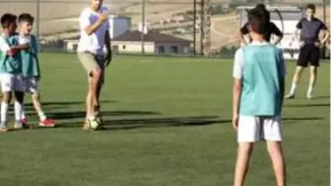Süper Ligin golcü ismi yetiştiği takımın alt yapısını unutmadı