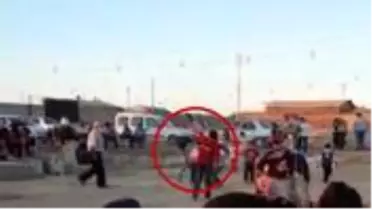 Düğünde hem sosyal mesafeyi hiçe sayıp hem de bir çocuğa ateş açtırdılar