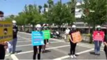 Marmaris'te gönüllü öğrencilerden korona virüs uyarısı