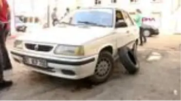 ADANA Otomobilinin lastiğini patlatıp 43 bin lirasını çaldılar