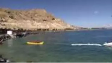 Van Gölü'nde su kayağı keyfi