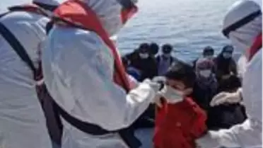 Kuşadası Körfezi'nde Yunanistan'ın geri ittiği 40 düzensiz göçmen kurtarıldı