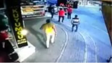 Son dakika haberleri! Adana'da vatandaşların kovaladığı kapkaç zanlısını trafik polisi yakaladı