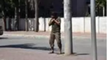 Son dakika haberi: Bıçakla intihar girişiminde bulundu, polis yardım sözüyle vazgeçirdi