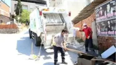 Moloz ekipleri, temiz Çiğli için iş başında