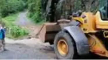 Son dakika haberi... Sürmene'de sel ve heyelanda kapanan köy yolları ulaşıma açıldı