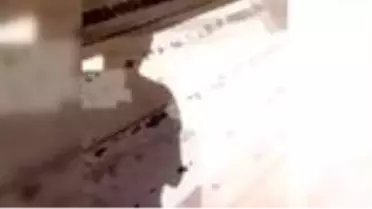 Ağır hasarlı bina yıkım esnasında çöktü (2)