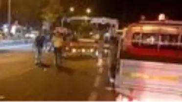 Devrilen hafif ticari aracın altında kalan kişi yaralandı