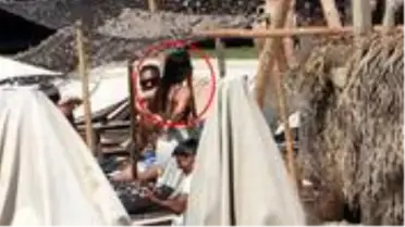Kabine gitmeye üşenen Özge Özpirinçci, plajda 3 kere bikini değiştirdi
