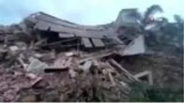 Hindistan'da 5 katlı bina çöktüEn az 60 kişi enkaz altında kaldı