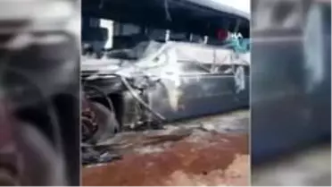 Son dakika haber: Feci kaza ! ... Yolcu otobüsü ile kamyon çarpıştı: 3 ölü, 6 yaralı