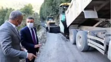 Vali Atay, asfalt serme çalışmasını inceledi